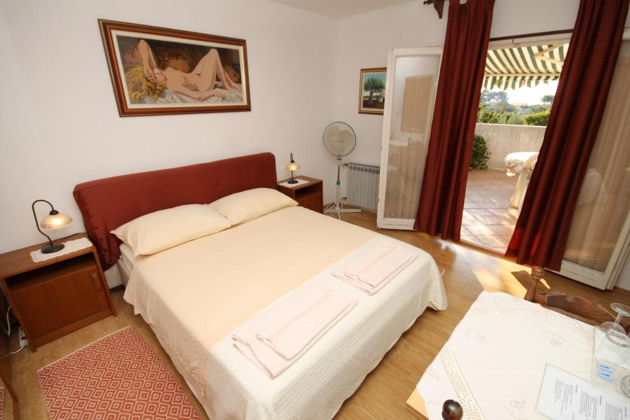 Apartments And Rooms With Parking Space Rovinj - 7170 Exterior photo