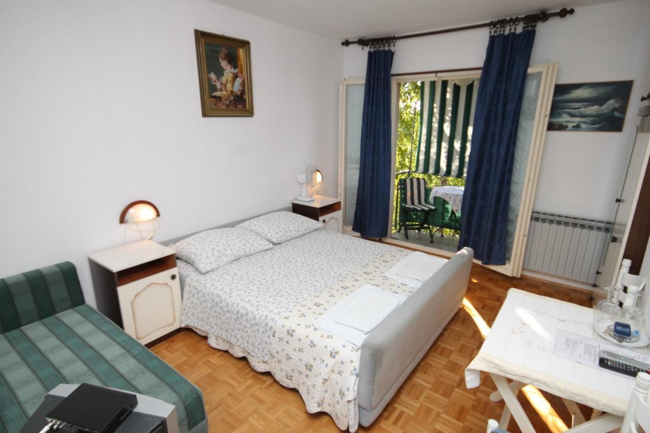 Apartments And Rooms With Parking Space Rovinj - 7170 Exterior photo
